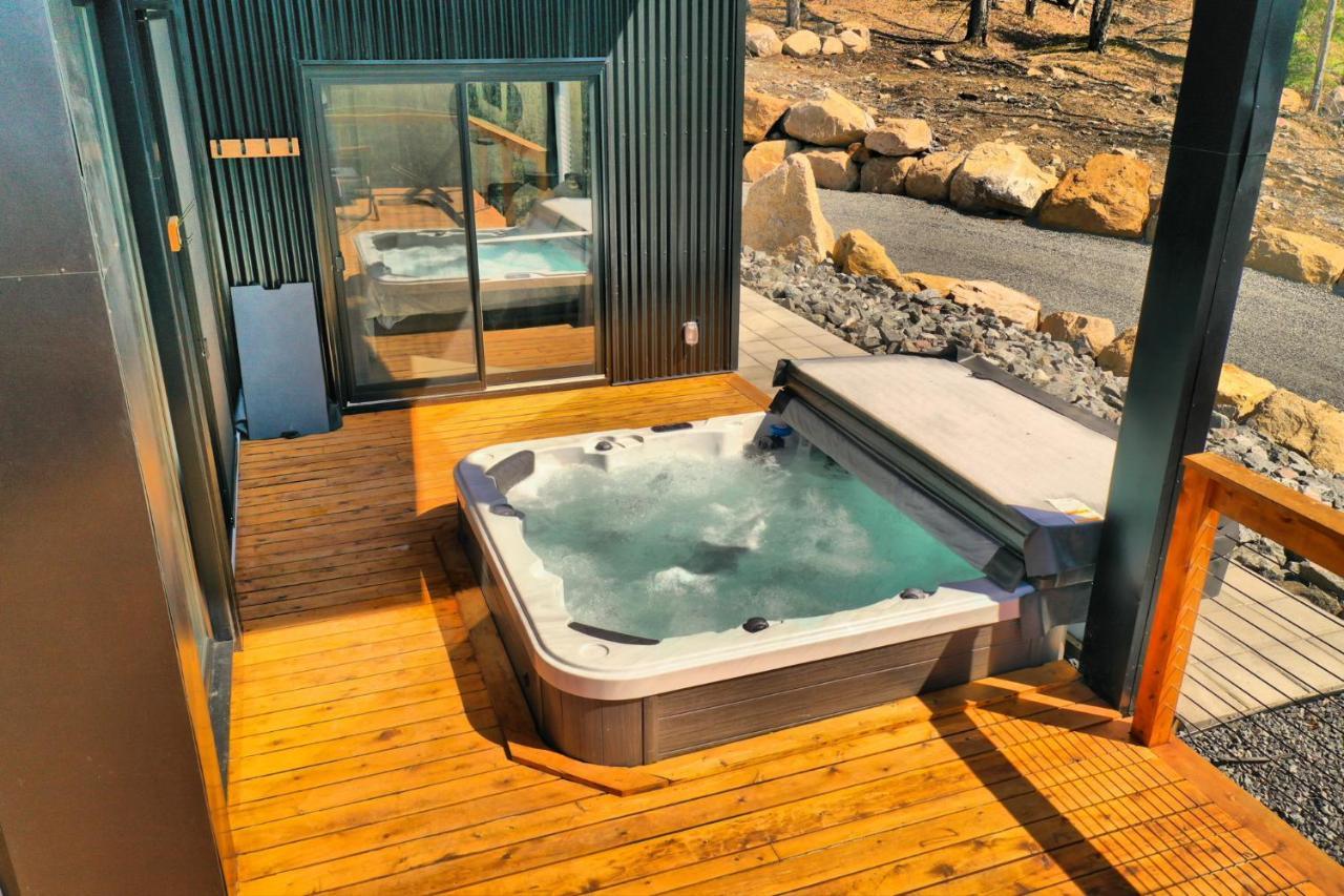 Kallm-Mont-Tremblant Chalet With Hot Tub, Pond & Beach On Private 7Acre Estate Lac-Superieur Exterior foto